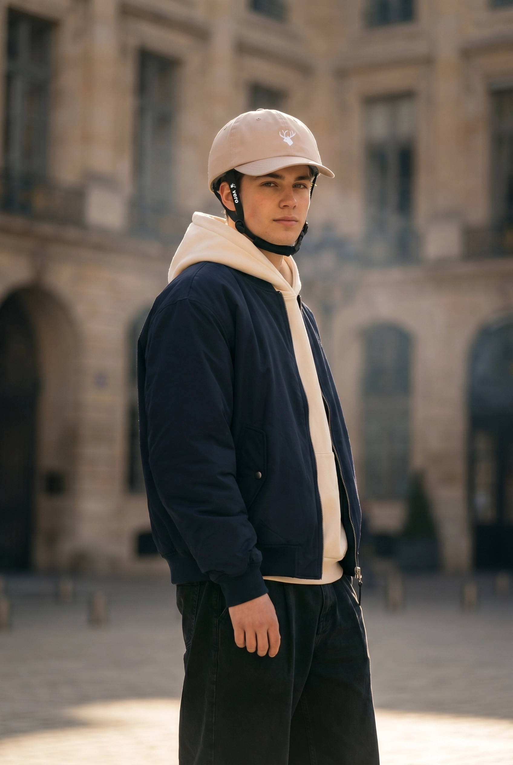 Beanie fietshelm in luxe tuin<br />
